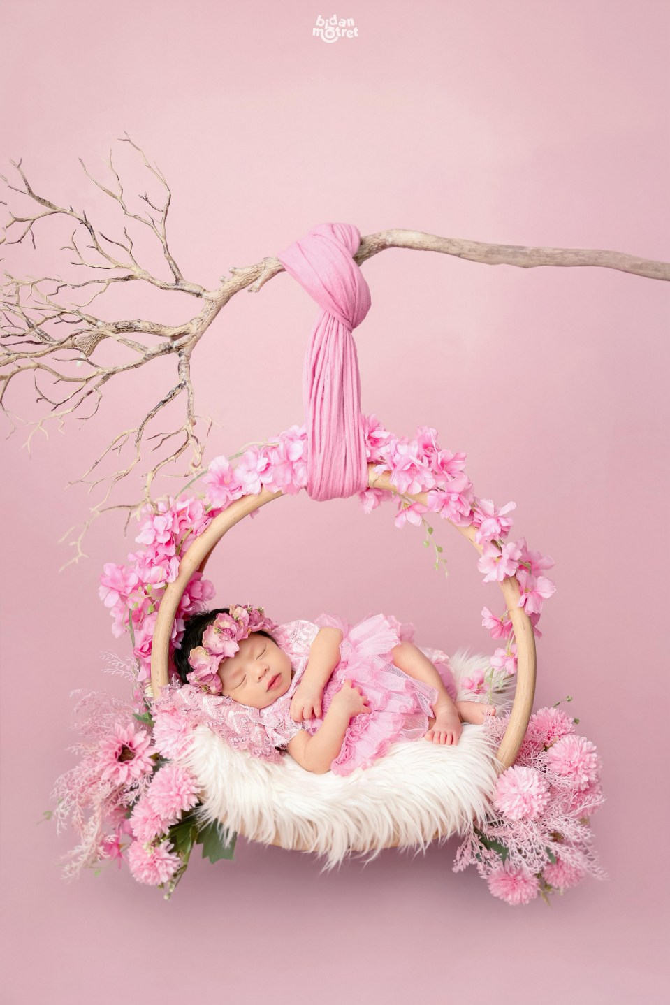 Foto Bayi di Ayunan