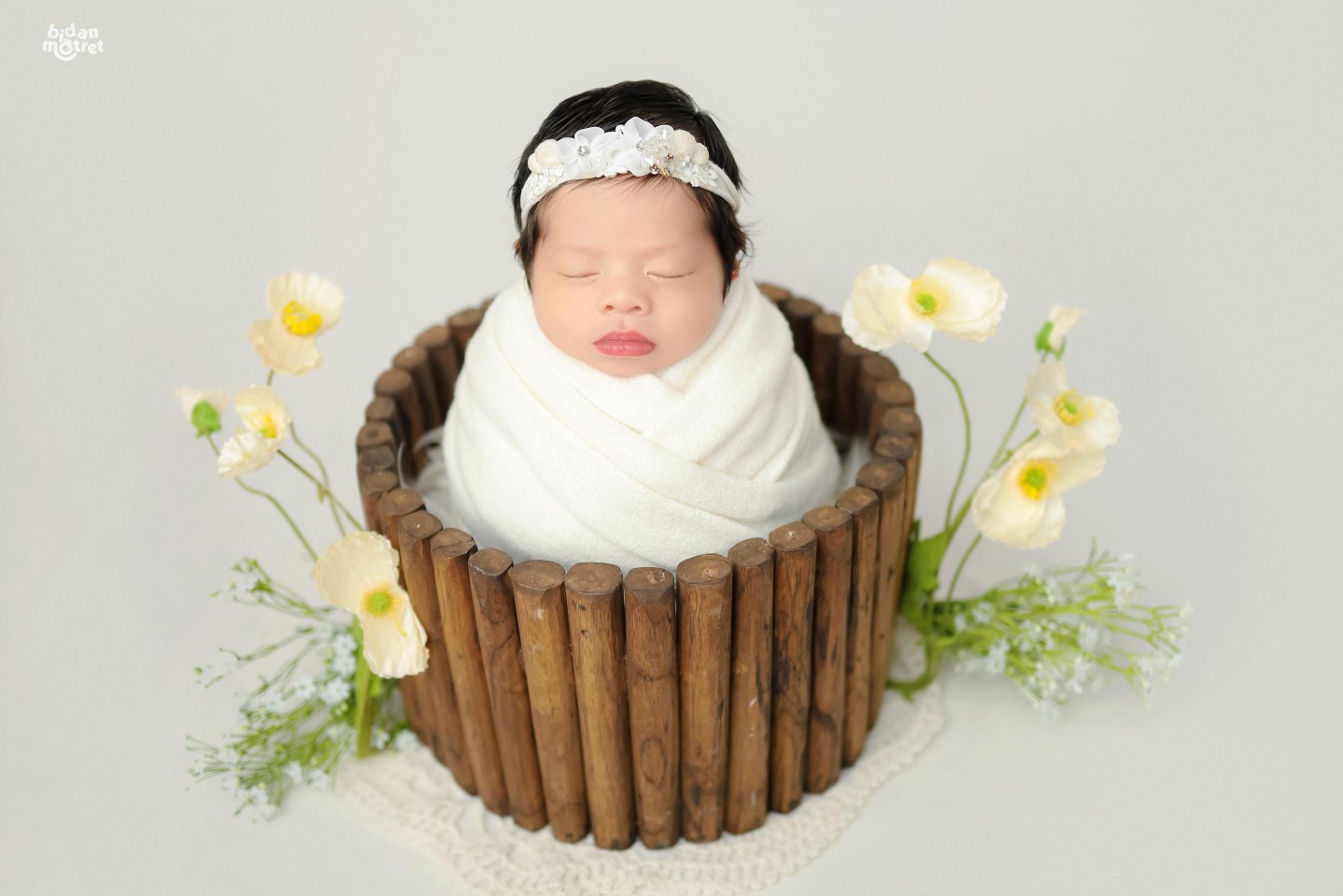 Foto Bayi di Keranjang